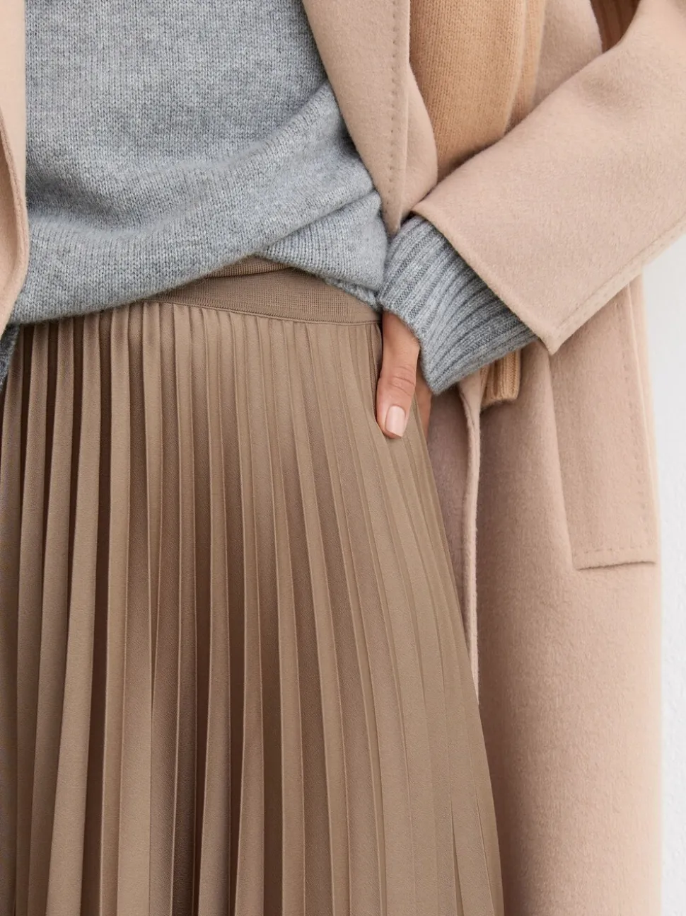 Mokkabruin - Reiss Seren Pleated Midi Skirt