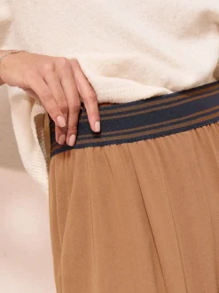 Mokkakleurige streep - Friends Like These Elasticated Waist Trousers