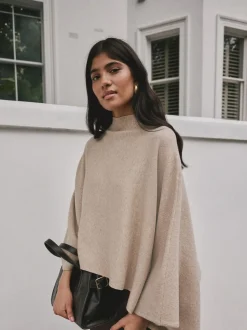 Moutkleurig - Fine Knit Cape Poncho
