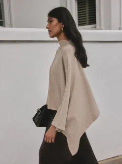 Moutkleurig - Fine Knit Cape Poncho