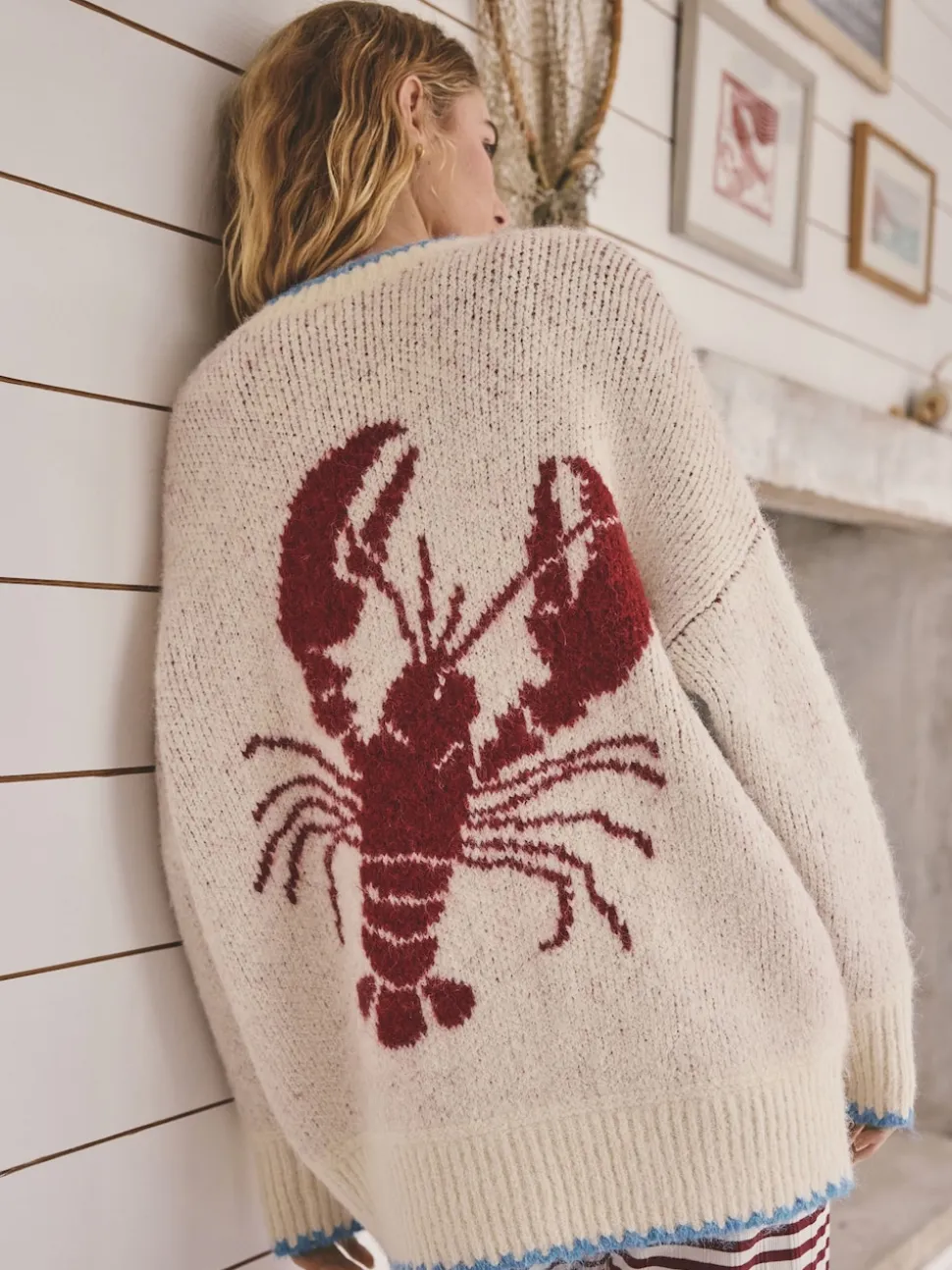Moutkleurig - Lobster Button Cardigan