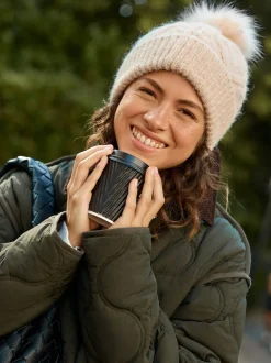 Moutkleurig - Pointelle Knit Pom Hat