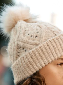 Moutkleurig - Pointelle Knit Pom Hat