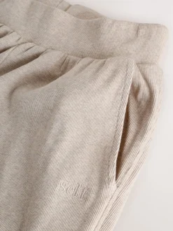 Moutkleurig - self. Geribbelde pyjama met knopen