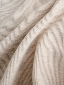 Moutkleurig - self. Geribbelde pyjama met knopen