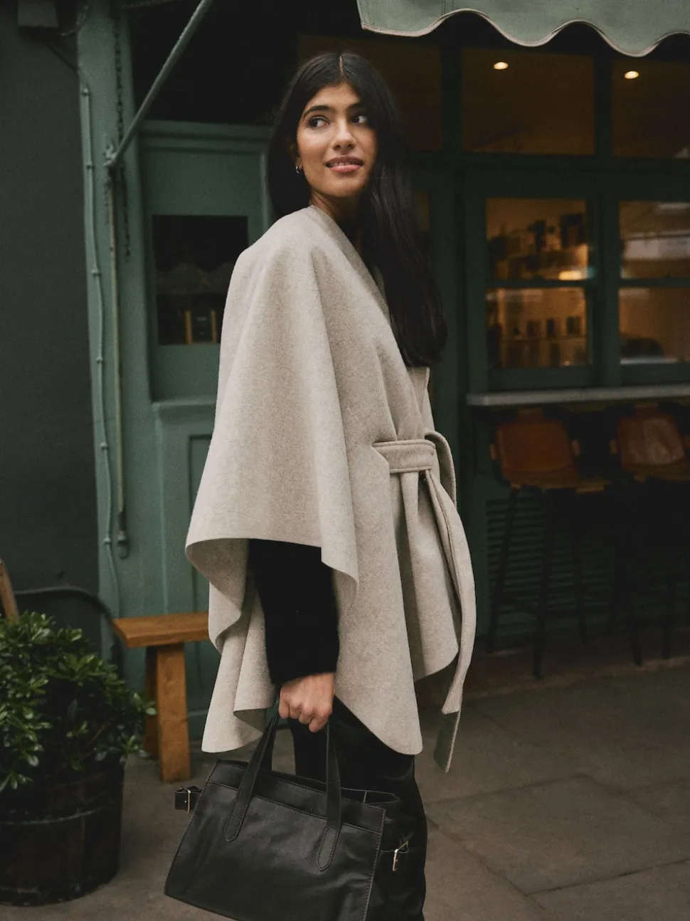 Moutkleurig - Wrap Front Cape Poncho