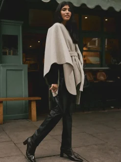 Moutkleurig - Wrap Front Cape Poncho