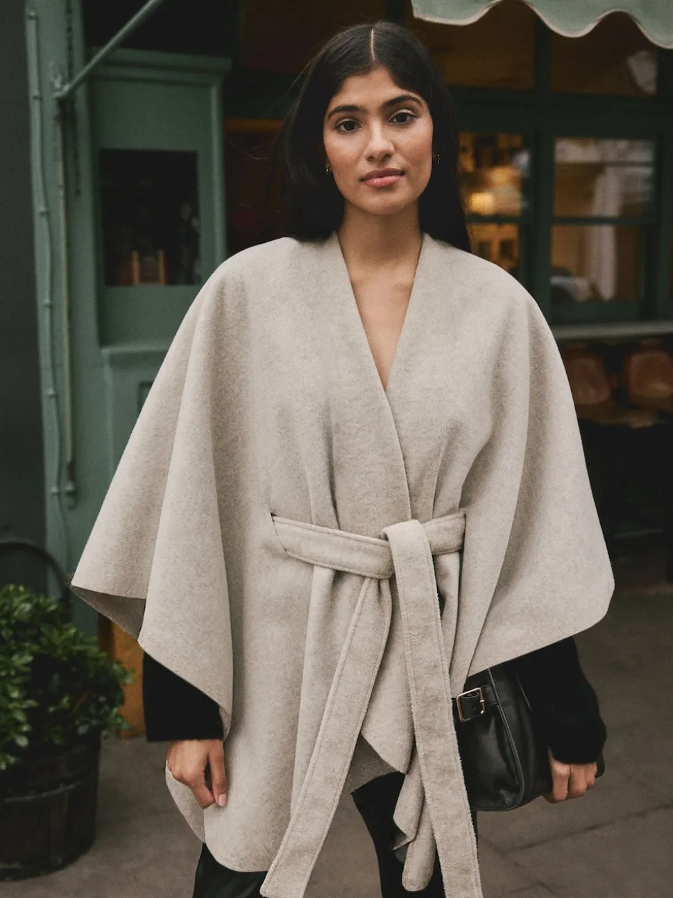 Moutkleurig - Wrap Front Cape Poncho
