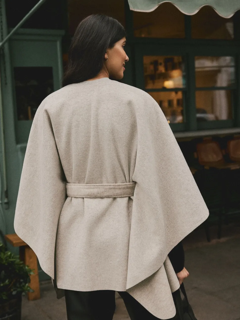 Moutkleurig - Wrap Front Cape Poncho