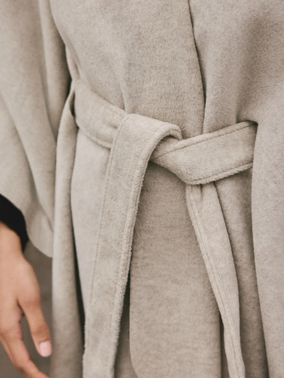 Moutkleurig - Wrap Front Cape Poncho