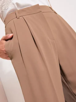 Naturel Latte - Friends Like These Premium broek met wijde pijpen en elastiek aan de achterkant