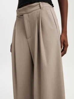 Natuurlijk - Cotton On Izzy Pleated Trousers