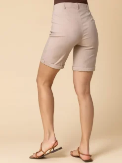 Natuurlijk - Roman stretch short met omgeslagen zoom