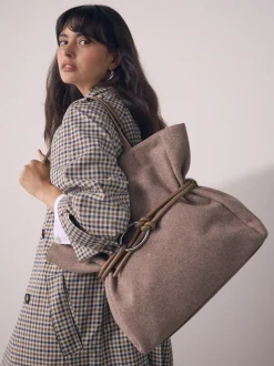 Nertsgrijs/bruin - Felt Belted Shoulder Bag
