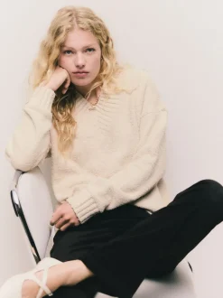 Neutraal - Cosy V-Neck Long Sleeve Teddy Bear Jumper