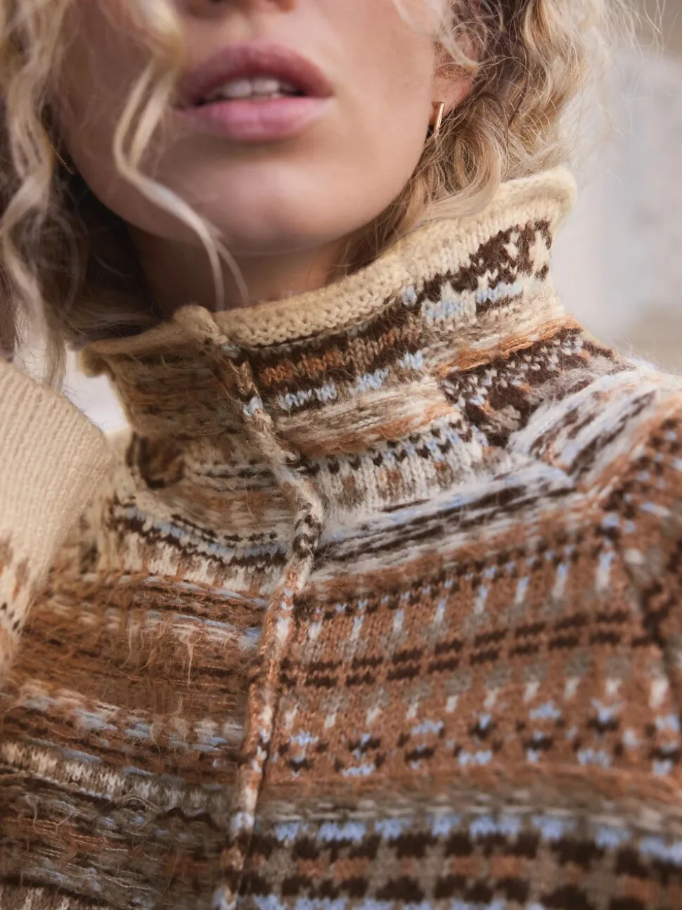 Neutraal - Stand Neck Fairisle Pattern Stitch Knitted Jumper