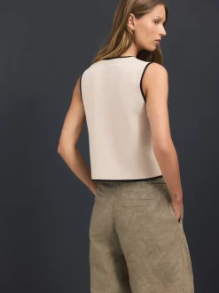 Neutraal kiezelkleurig - Mooi gilet met knoopsluiting en ronde hals