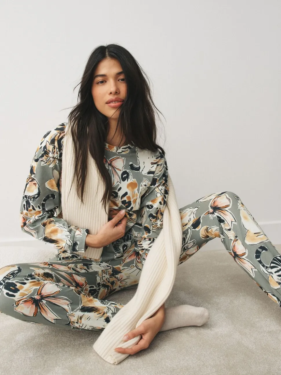 Neutraal met kattenprint - Pyjama met lange mouwen