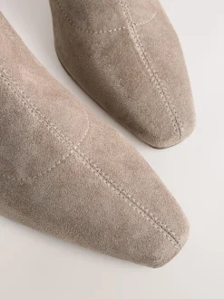 Neutraal taupe - Chisel Toe Block Heel Sock Boots