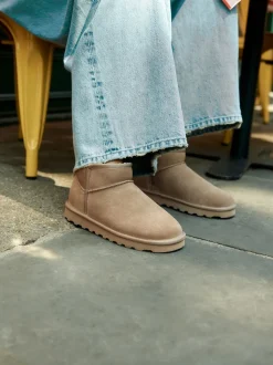 Neutraal taupe suède - Waterafstotende enkellaarzen van imitatiebont