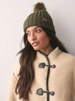 Olijfgroen - Barbour® Saltburn beanie-muts met pompon
