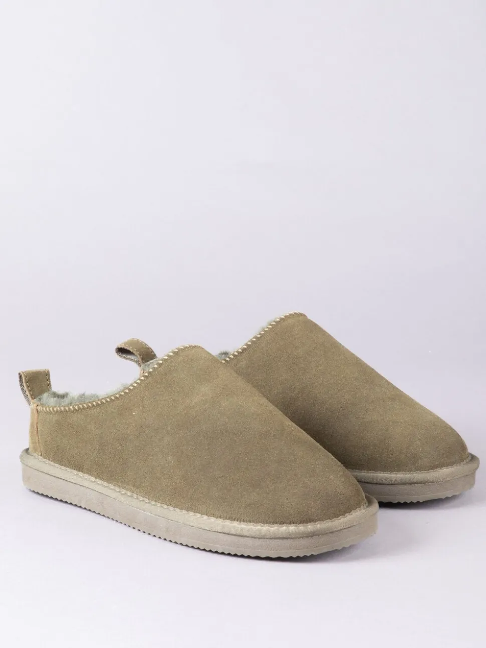 Olijfgroen - Lakeland Leather - Winterpantoffelklompen met schapenvacht voor dames