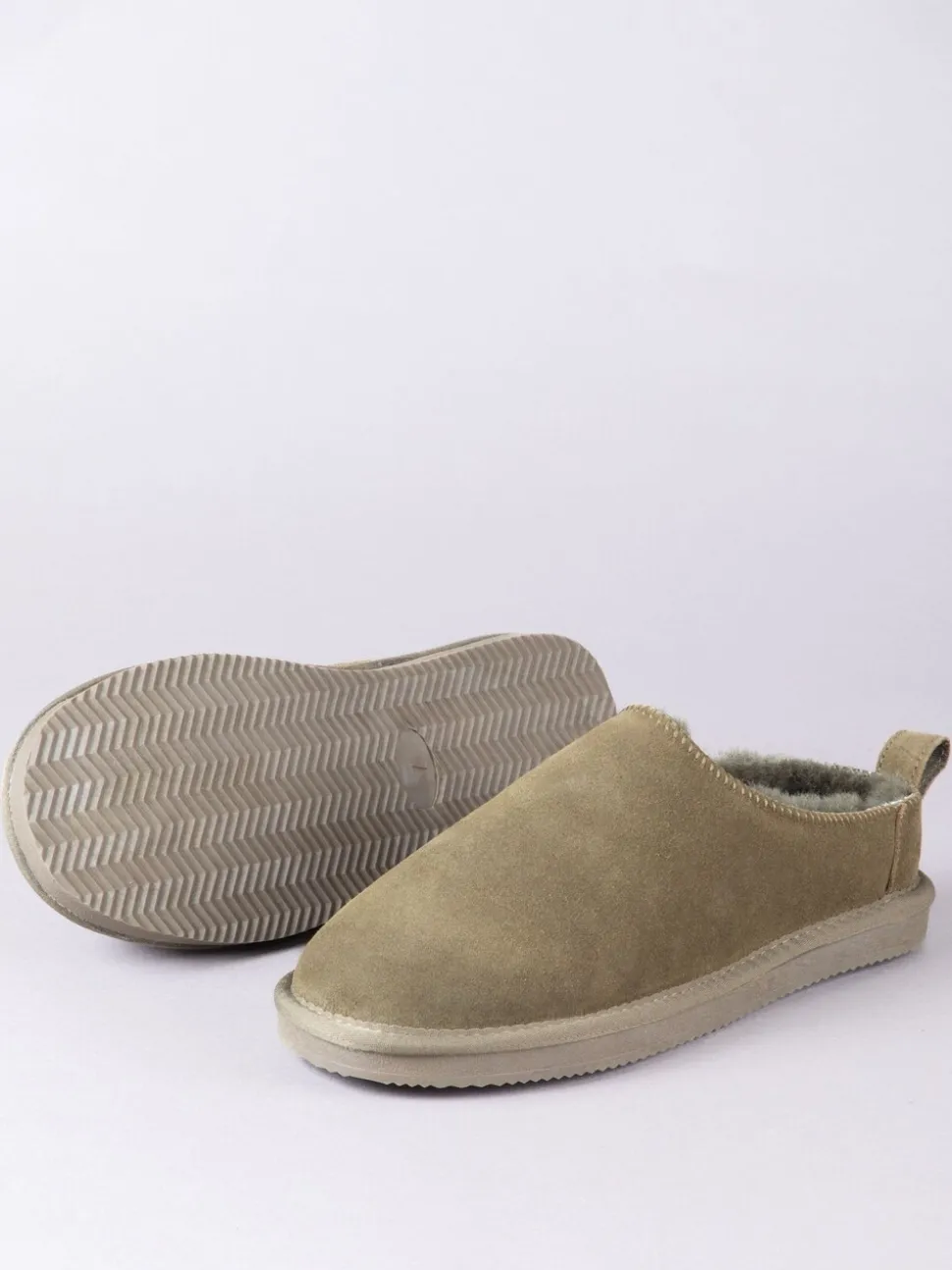 Olijfgroen - Lakeland Leather - Winterpantoffelklompen met schapenvacht voor dames