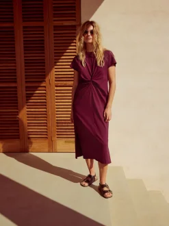 Paarsblauw - Zomerse T-shirtjurk met draai en korte mouwen
