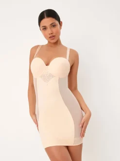 Pastelroze nude - Kanten DD+ slipdress met lichte vulling en sterke buikcorrectie
