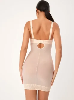 Pastelroze nude - Kanten DD+ slipdress met lichte vulling en sterke buikcorrectie
