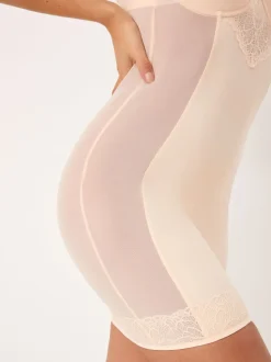 Pastelroze nude - Kanten DD+ slipdress met lichte vulling en sterke buikcorrectie
