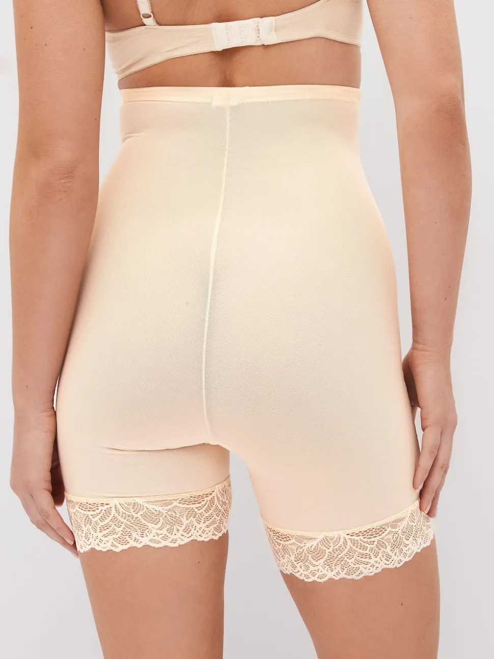 Pastelroze nude - Vormende slip met stevige buikcorrectie
