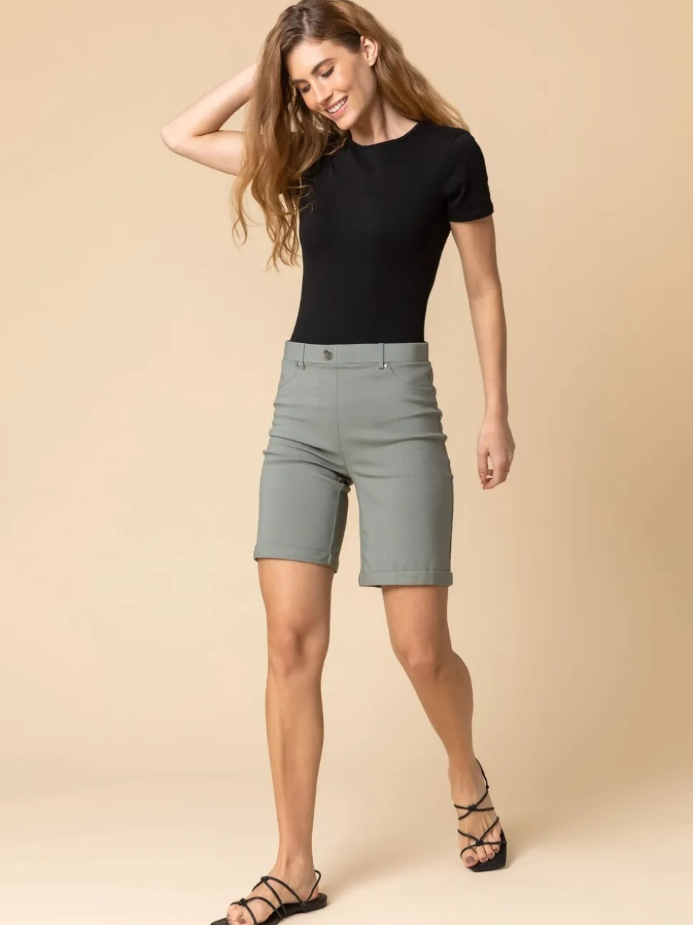 Peergroen - Roman stretch short met omgeslagen zoom
