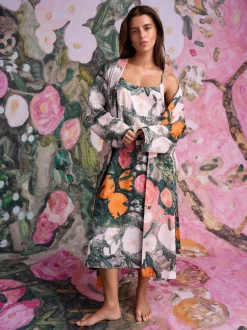 Pink Benjamin Macgregor Scene Print - Satin Dressing Gown