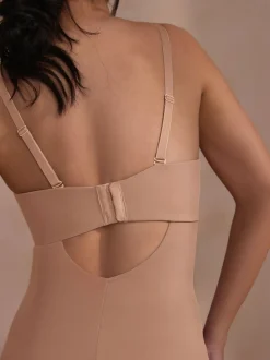 Praline nude - DD+ minimaliserende buikcorrigerend ondergoed met bandeau en pijpjes