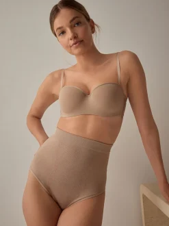 Praline nude - Vormgevende naadloze slip voor gladdere dijen met stevige buikcorrectie