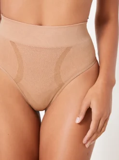 Praline nude - Vormgevende naadloze slip voor gladdere dijen met stevige buikcorrectie