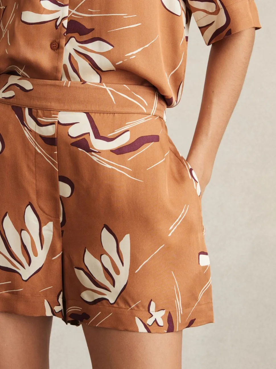Reiss Sammie Short van keperstof met print