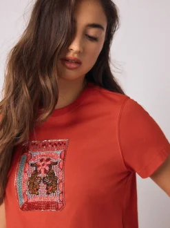 Rood - Embellished Match Box Short Sleeve Crew Neck Top