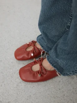 Rood - Forever Comfort® Tie Up Round Toe Ballet Flats