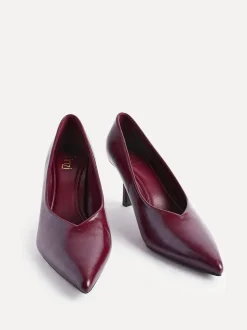 Rood - Linzi Bellamy V-Shaped Closed Toe Court Heels