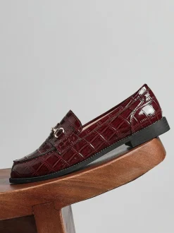 Rood - Linzi Maison Croc Effect Loafers With Buckle Detail