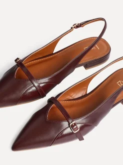 Rood - Linzi Prague Lage schoenen met spitse neus en gespdetail