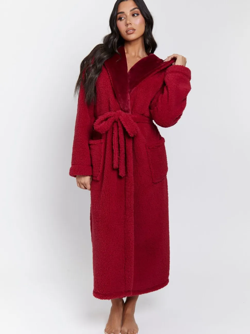 Rood - Loungeable Christmas Sherpa Maxi Dressing Gown with Luxury Fleece Lined Hood