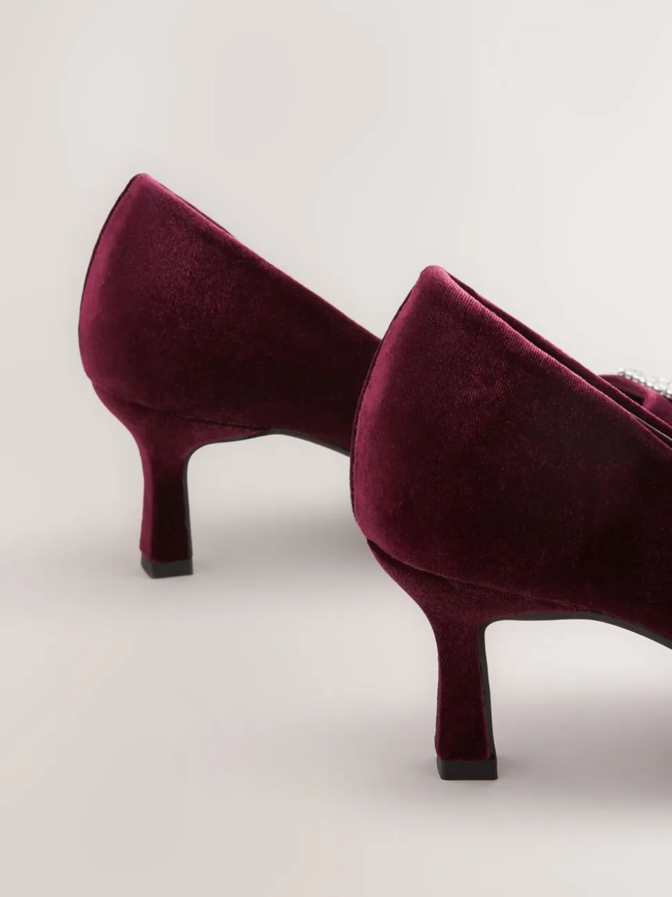 Rood fluweel - Forever Comfort - Spitse hakken met siersteentjes
