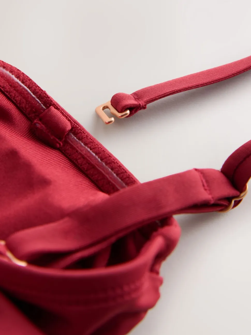 Roodpaars 'Wine' - Tummy Control Frill Bandeau Swimsuit