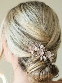 Roségoudkleurig - Ivory & Co - Gardenia klem met kristallen, parels en geëmailleerde bloem