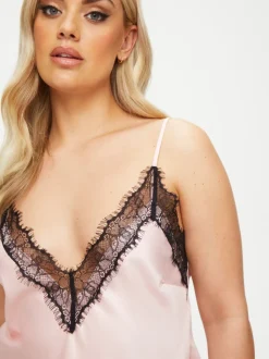 Roze - Ann Summers Cerise camipyjama van satijn met kant