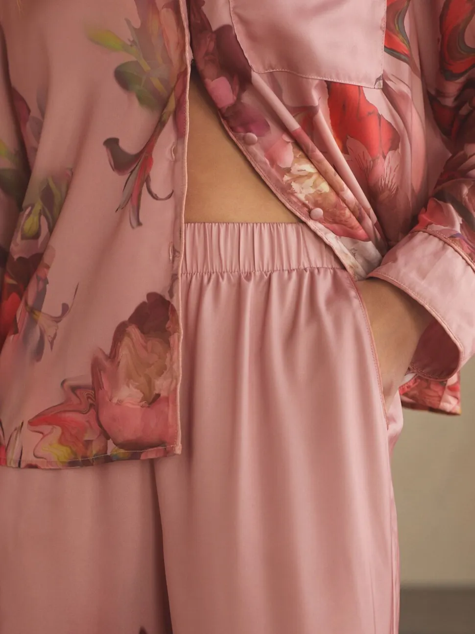 Roze - B by Ted Baker - Satijnen pyjama met knopen