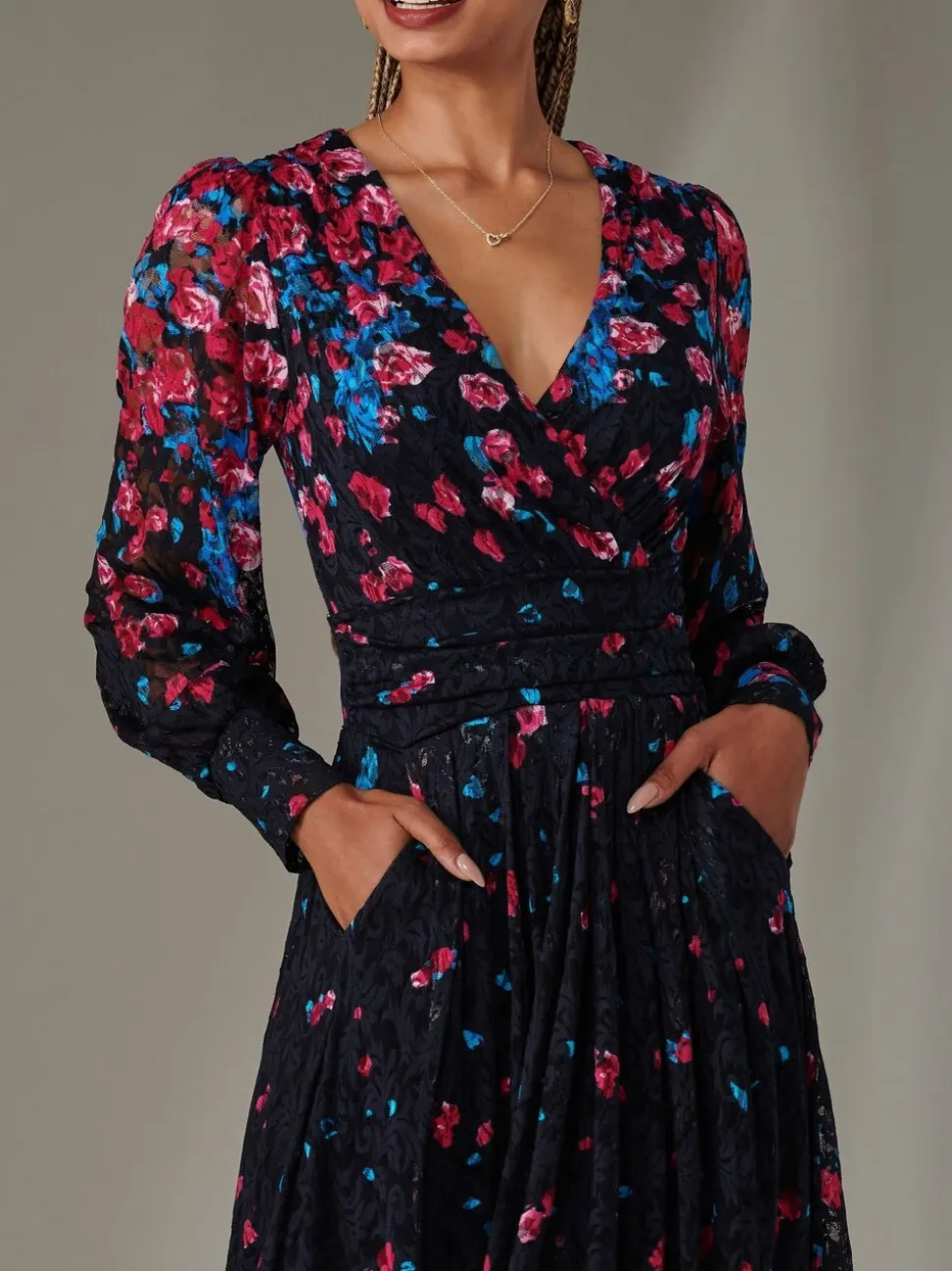 Roze - Jolie Moi Dalia lange kanten jurk met symmetrische print